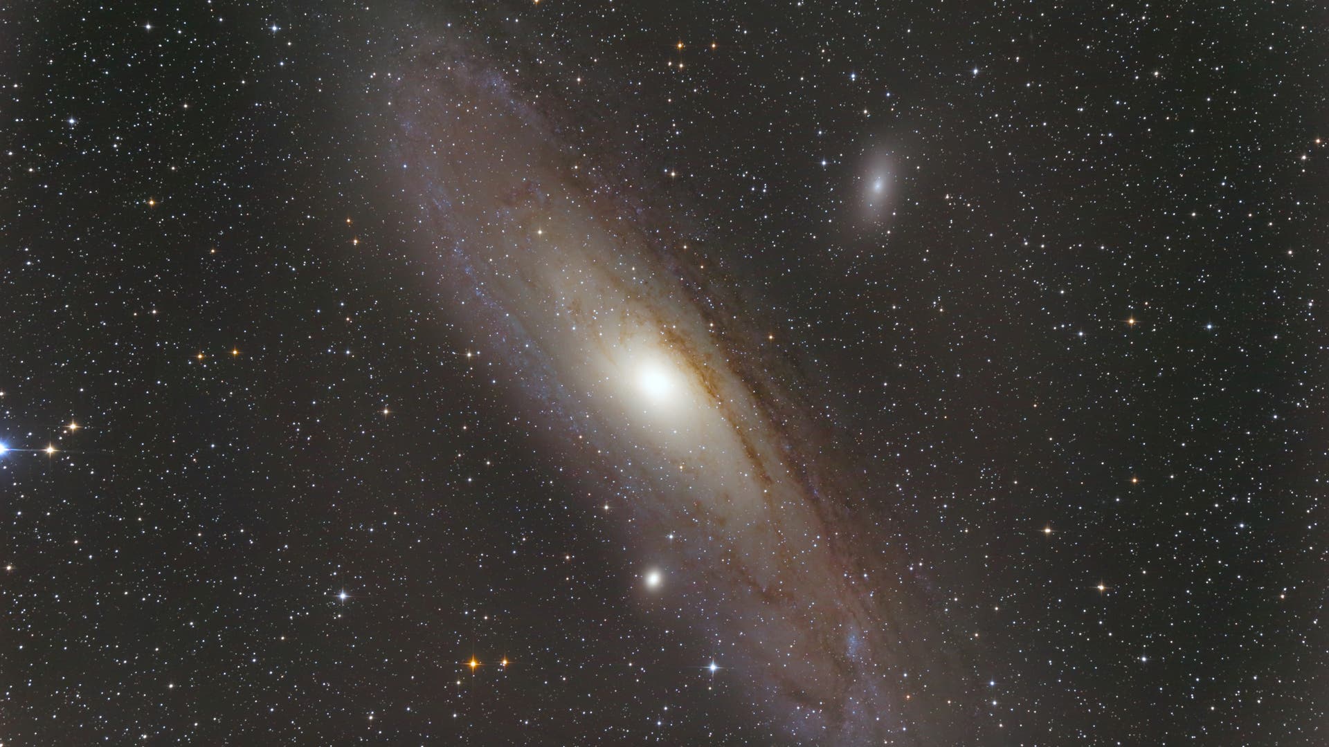 First Light mit Messier 31 Spektrum der Wissenschaft